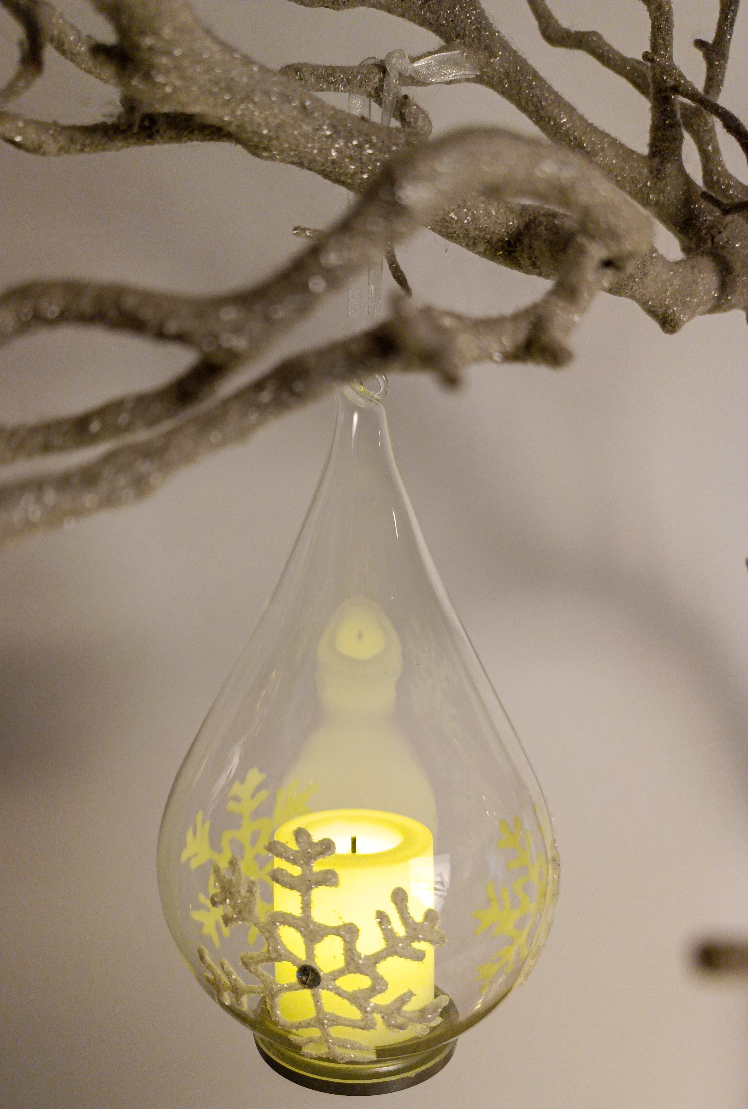 Weihnachtskugel Tropfen mit LED-Kerze