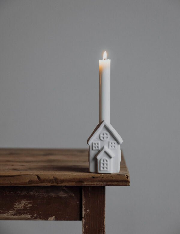 Kerzenhalter „Winterhäuschen“ – Stilvolle Weihnachtsdeko aus Keramik - Shades of Home