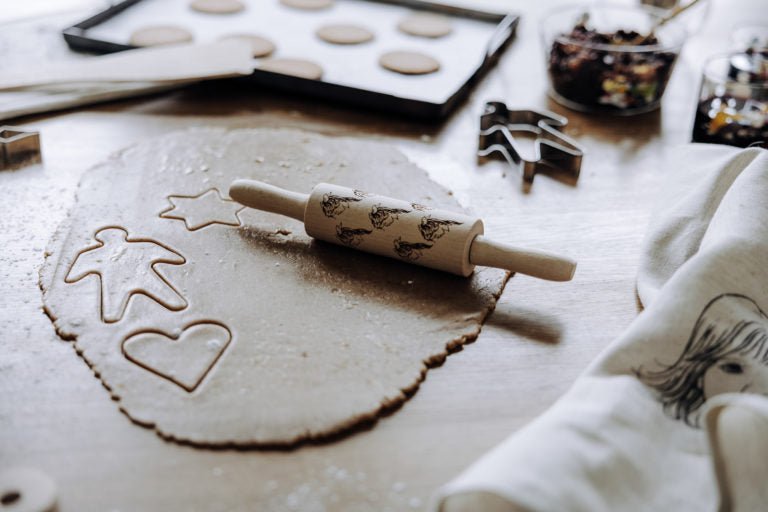 Kinder - Nudelholz mit Madicken - Motiv – Perfekt für die Weihnachtsbäckerei - Shades of Home