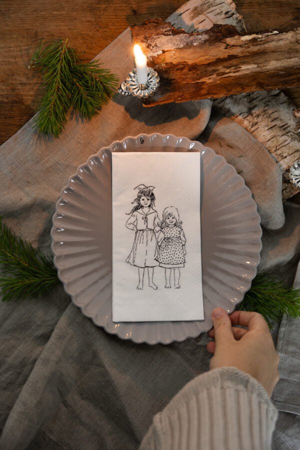 Papierservietten mit Madicken - Illustration – für Festtafel - Shades of Home