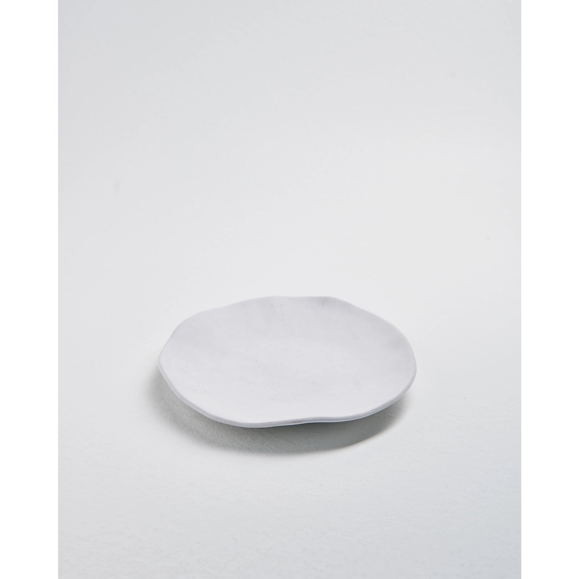 Salatteller in Naturform glatt weiß 22