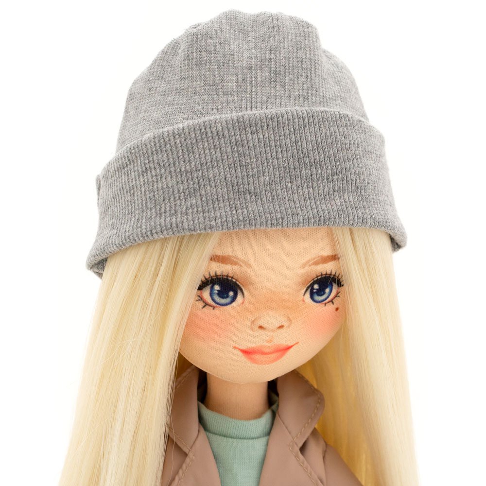 Puppe Sweet Sister-Mia in einem beigen Trenchcoat