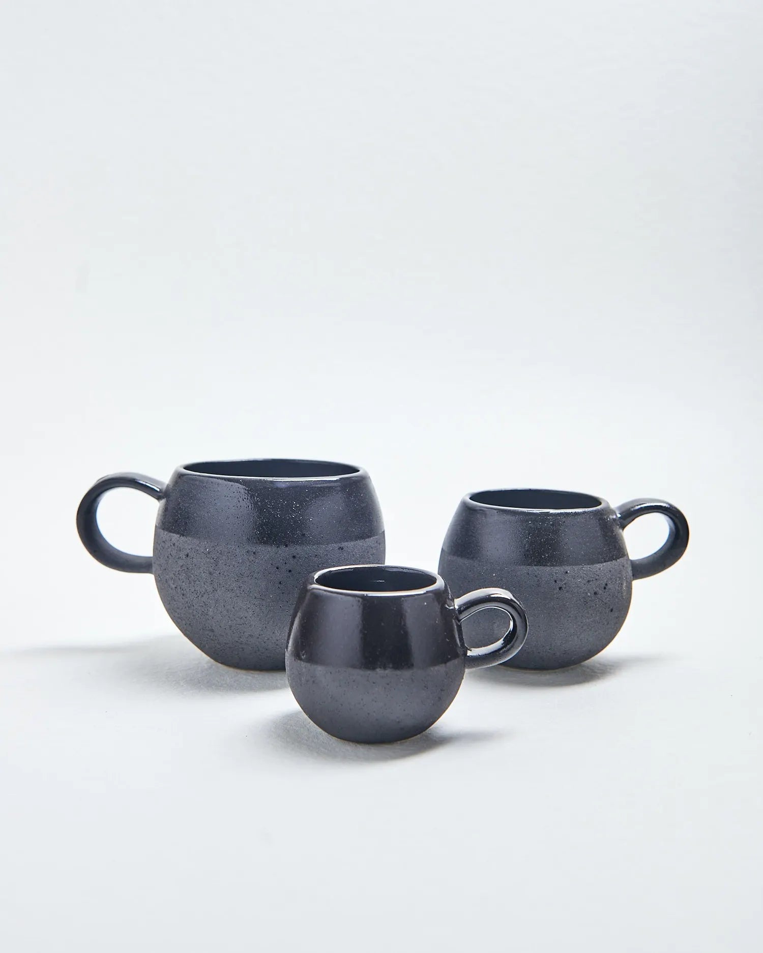 Earth Ball Becher Black 500ml- Egg Back Home